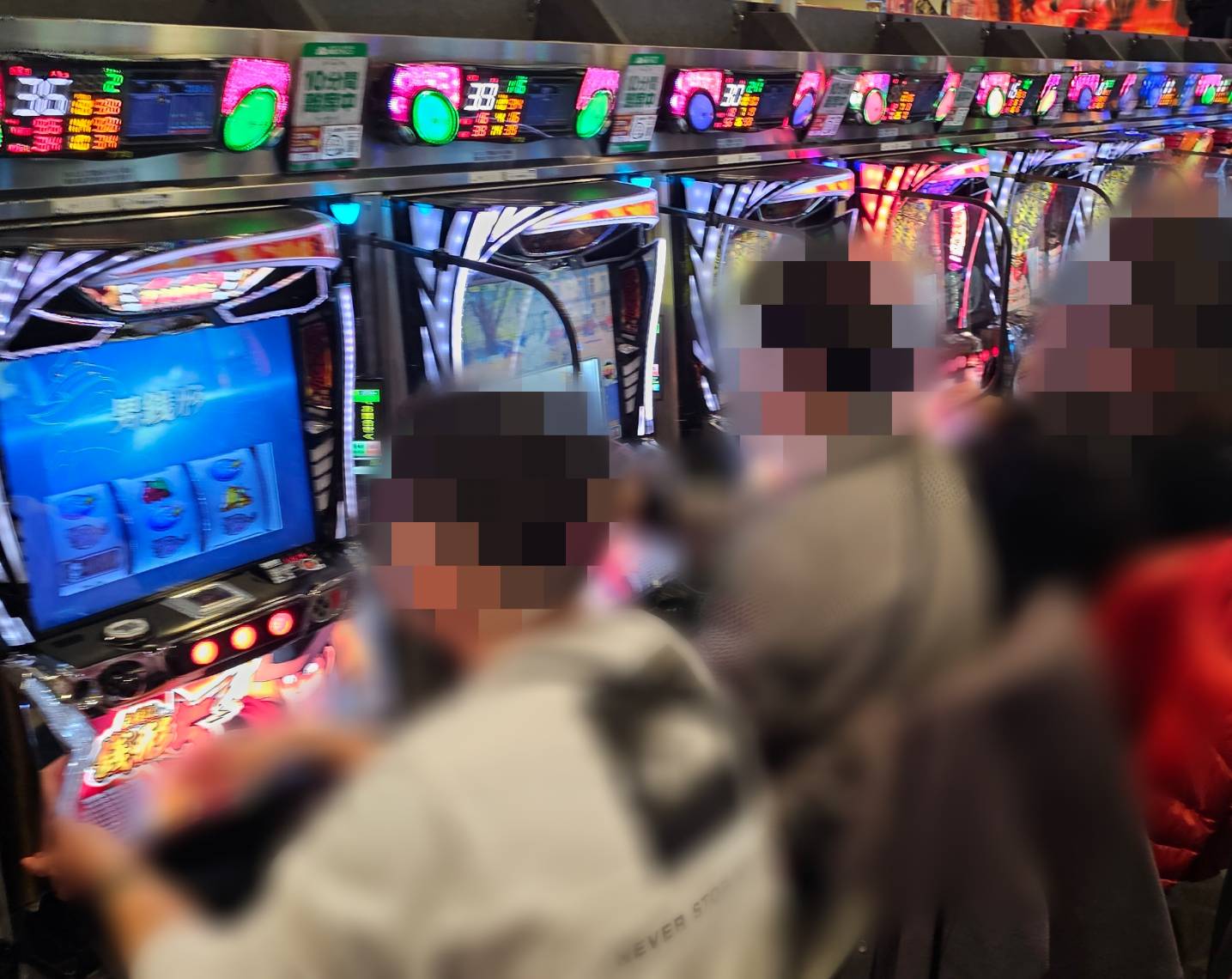 [取材日 11月22日(土)]の[店舗名 新宿アラジン]の店内の様子